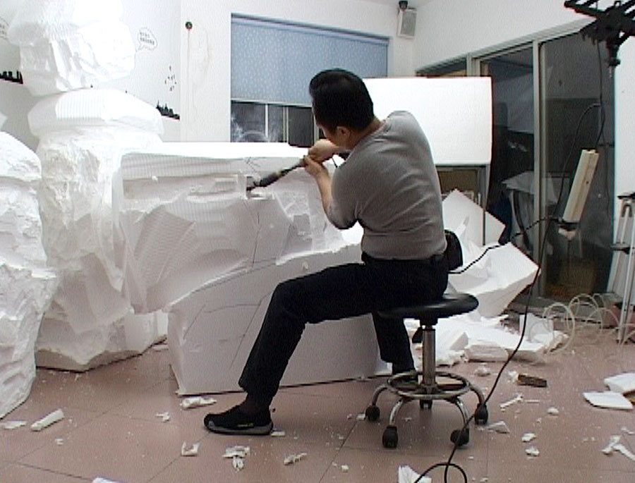 萬科圣誕節氛圍營造-徐總監親自操刀雕刻巖石和雪3