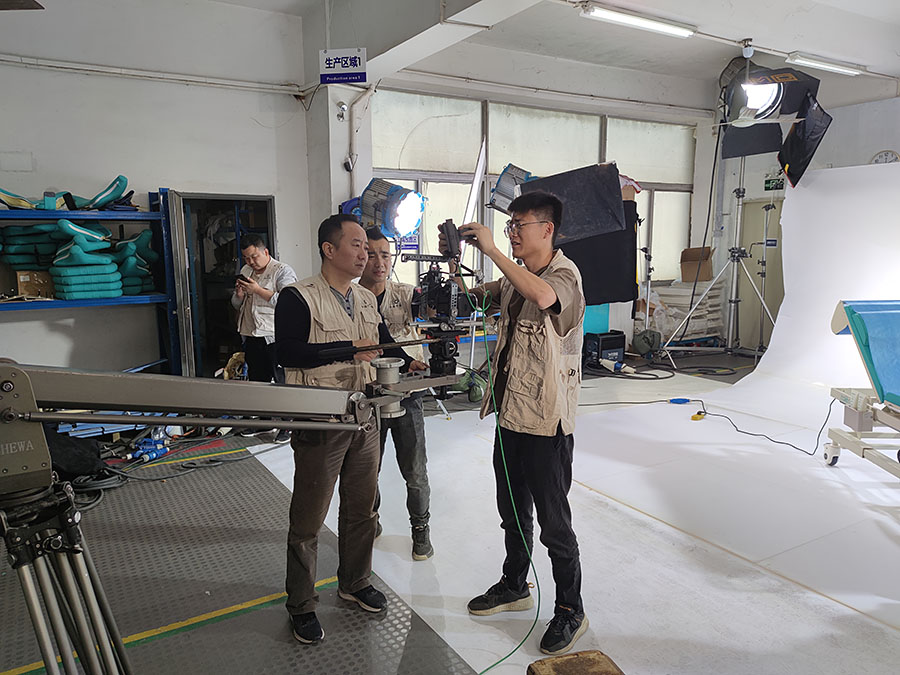 黑眼睛廣告為泰樂康科技拍攝產(chǎn)品短視頻現(xiàn)場(chǎng)